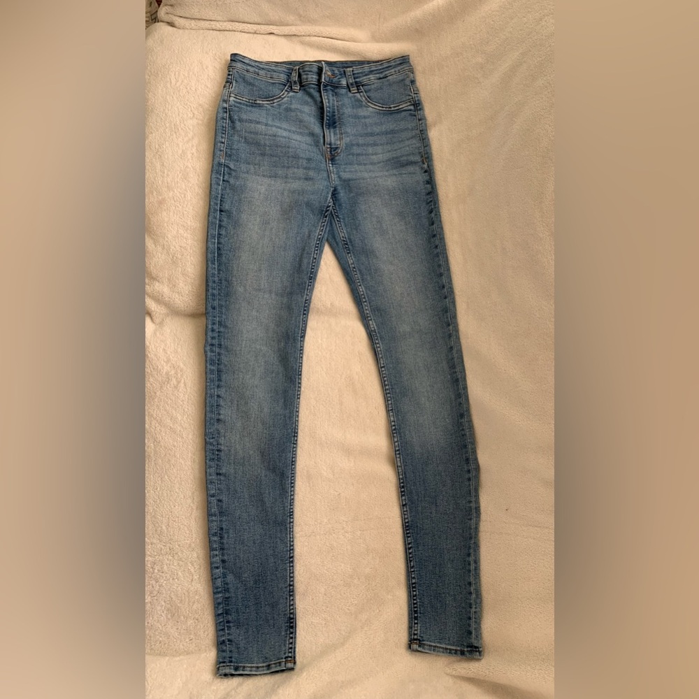H&M Jeans in Blue with Classic Fit Size 6